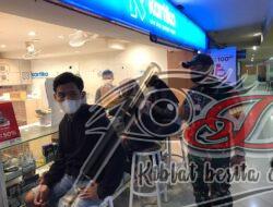 Babinsa Kemlayan Gelar PPKM dan Bagi Masker