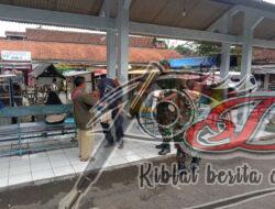 Babinsa Beri Himbauan Serta Bagikan Masker Di Terminal Karanggede