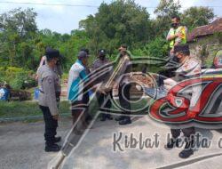 Tanggap Bencana, Polisi di Ponorogo Berikan Bantuan Korban Tanah Longsor