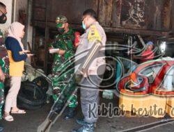 Cegah Kelangkaan Minyak Goreng Curah Babinsa Stabelan Laksanakan Pemantauan di Pasar Legi