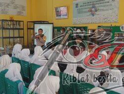 Beri Wawasan Kebangsaan Dan Tertib Berlalulintas, Kapolsek Asemrowo Kunjungi SMPN-42