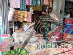 Babinsa Koramil 04 Tawangsari Pantau Stok dan HET Migor di pasar Tawangsari