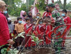 Wujudkan Cinta Lingkungan Sejak Dini, Babinsa Ajak Tanam Pohon