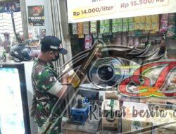 Koramil 02/Nguter Datangi Pasar Kepuh Pantau Stok Dan Harga Minyak Goreng