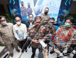 Dirlantas Polda Jatim Launching Buku Kumpulan Soal Ujian Teori SIM