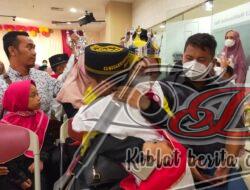 Tangis Haru Orang Tua-Siswa Warnai Penutupan Wisuda Tahfidzul Qur’an SD Muhammadiyah 29 Surabaya