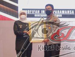 Gubernur Jatim Terima Penganugrahan Pin Emas dan Penghargaan dari Kapolri