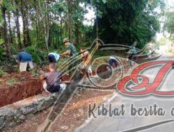 Antisipasi Luapan Banjir Babinsa Gotong Royong Perlebar Parit