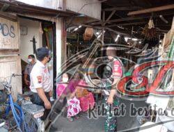 Babinsa Danukusuman Komsos Dengan Lurah Pasar Harjodaksino