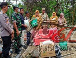 Danramil Wonosegoro-Forkopincam Dampingi Dinsos Serahkan Bantuan Pasca Kebakaran