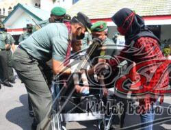Kunjungi Kodim 0726/Sukoharjo, Danrem 074/Warastratama Bantu Kursi Roda Anak Disabilitas