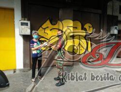 Sertu Rohmad Kunjungi Warga Yang Isoman