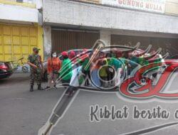 Babinsa Jayengan Memantau Jalan Sehat Warga di Wil Binaanya