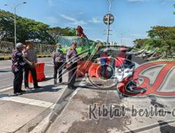Polres Pelabuhan Tanjung Perak Lakukan Rekayasa Lalulintas, di Jembatan Suramadu adanya Perbaikan Jaringan PLN