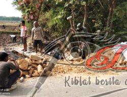 Dukung Pembangunan Infrastruktur di Wilayah, Babinsa Dukuh Bantu Buat Talud Jalan