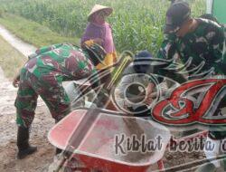 Penuh Semangat, Srikandi Bantu Kerja TMMD Reguler ke-114