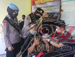 Polwan Polres Mojokerto Bantu Puskesmas Puri Vaksinasi, Peringati Hari Polwan Ke 74