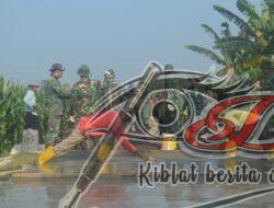 Roskam Kayu Alat Meratakan Adukan Cor an di TMMD ke-114