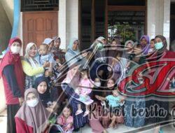 Sikapi Mitos Seputar Busui, Tim KKN UMSurabaya Berikan Edukasi Kesehatan di Pesisir Lamongan