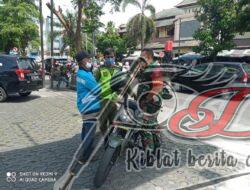 Serda Catur Komsos dengan Warga Selipkan Pesan Jaga Kamtibmas