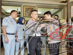 Berikan Sosialisasi Penghapusan Registrasi Ranmor,Kapolda Jatim Dampingi Kunker Kakorlantas Polri