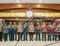 Kapolda Jatim Menerima Kunjungan Kehormatan Pangkoarmada II dan Danlantamal V Surabaya di Polda Jatim