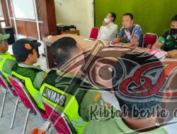 Wujud Nyata Babinsa Kratonan Bantu Pembinaan Linmas di Wilayahnya
