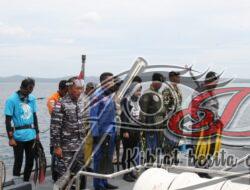 Prajurit Yonmarhanlan VII Kupang Berpartisipasi Dalam Pengibaran Bendera Merah Putih Di Bawah Air