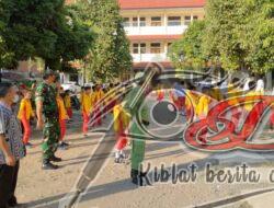Tingkatkan Imun Tubuh Babinsa , dan Linmas Kratonan Senam Di SDN Kemasan 2