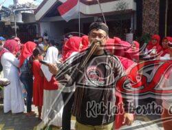 Pelepasan Merpati Simbol Kemerdekaan Warga RT 06 Dupak Bandarejo II, Warnai Kemeriahan Peringatan HUT RI ke-77