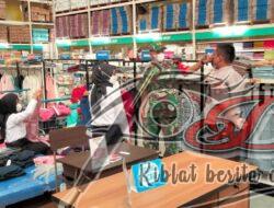 Babinsa Tipes Perketat PPKM di Grosir Lotte Mart