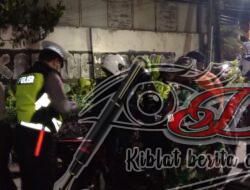 Kapolsek Tambaksari Bersama 3 Pilar Melakukan Razia Knalpot Brong