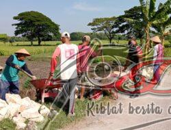 Gotong Royong Pembuatan Talud Sepanjang 70 Meter