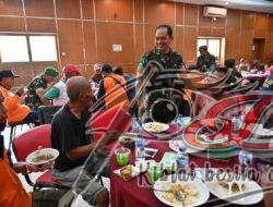 Peringati HUT ke-77 TNI, Kodim 0726/Sukoharjo Undang Tukang Becak Makan Bersama