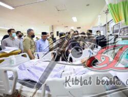 Kapolda Jatim Ucapkan Permohonan Maaf Atas Tragedi Kanjuruhan, Jenguk Korban Tragedi Stadion Kanjuruhan di RS Saiful Anwar