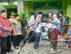 HUT TNI ke-77, Koramil 06 Kartasura dan Baznaz Kartasura Bagikan Paket Sembako Kepada Warga
