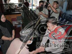 Keluarga Sampaikan Terimakasih, Kapolda Jatim Kunjungi Rumah Alm. Farzah Korban Tragedi Kanjuruhan