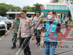 KTT G20 Berlangsung, Wakapolda Jatim Cek Keamanan Pasokan Listrik di PLN Taman