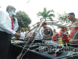 Gelar Apel, Kapolda Jatim Cek Kelayakan Alsus dan Almatsus yang Dimiliki Satker