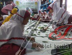 Kenalkan Kreasi Produk Ramah Lingkungan, SD Muhammadiyah 24 Surabaya Buat Batik Ecoprint