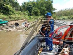 Tanggap Bencana, Polres Jember Lakukan Mitigasi Banjir Rob