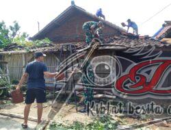 Anggota Kodim 0726/Sukoharjo Gerak Cepat Bantu Warga Bulu Yang Tertimpa Musibah Angin Puting Beliung