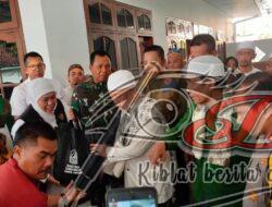 Tinjau Korban Banjir di Kota Sampang, Gubernur Jatim Cek Dapur Umum