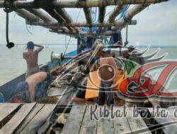 Ditpolairud Polda Jatim Amankan 8 Perahu dan ABK yang Diduga Lakukan Illegal Fishing
