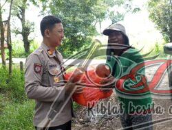 Peduli Lingkungan, Polres Ponorogo Bersama Warga Bersihkan Sungai Sambil Berbagi