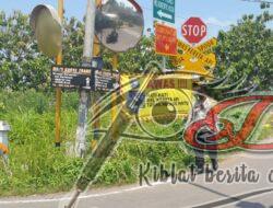 Polresta Mojokerto Pasang Baner Himbauan, Minimalisir Laka Perlintasan KA Tanpa Palang Pintu