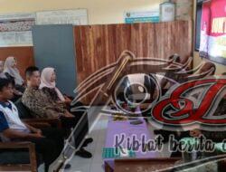 Kapolsek Karanganyar Jaring Aspirasi dengan ‘Jum’at Curhat ‘ di SMPN 4 Karanganyar.