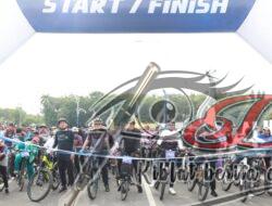 Lintasi JLS, Ribuan Masyarakat Gowes Bersama Bupati dan Wabup Sampang