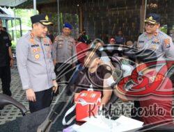Polisi Peduli, Polres Gresik Gelar Vaksin Presisi Sambil Berbagi