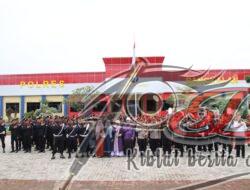 Sukseskan Harlah 1 Abad NU, GP Ansor Arosbaya Berikan Cinderamata ‘Pedang’ Untuk Kapolres Bangkalan